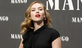 Aktorė S. Johanson turės mažą sesytę