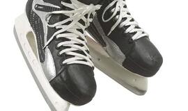 Girtas kazachas automobilį vairavo su pačiūžomis