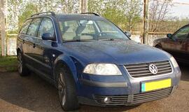 Vogtame automobilyje miegojęs kaunietis gelbėjosi apsimesdamas užsieniečiu