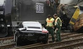 Traukinio avarijoje dužo dešimtys naujų "Porsche“ modelių