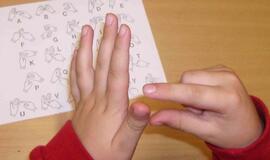 Studentai mokosi kalbėti be žodžių