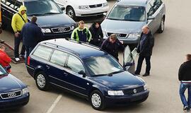Automobilių pardavėjai laukia sugrįžtančių kazachų