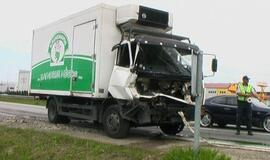Sunkvežimių avarija prie Jakų žiedo