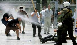 Graikiją paralyžiavo visuotinis streikas