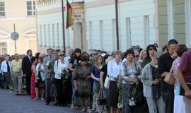 Atsisveikinti su Algirdu Brazausku plūsta šimtai žmonių
