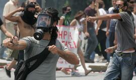 Graikiją paralyžiavo visuotinis streikas