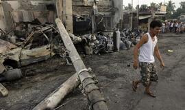 Filipinuose sprogo dujų balionus gabenęs sunkvežimis