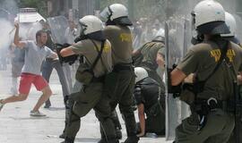 Graikiją paralyžiavo visuotinis streikas