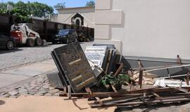 Pradedamas griauti Klaipėdos dramos teatro priestatas