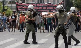 Graikiją paralyžiavo visuotinis streikas