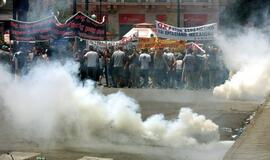 Graikiją paralyžiavo visuotinis streikas