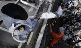 Filipinuose sprogo dujų balionus gabenęs sunkvežimis