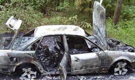 Sraigtasparnio persekiotas vairuotojas padegė kontrabandą gabenusią mašiną