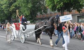 Spalvinga eisena nuskaidrino Jūros šventės nuotaiką