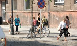 Tiltų gatvėje dviratininkai nebegalės važiuoti šaligatviais