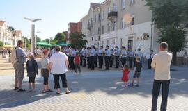 Šeštadienio rytą klaipėdiečius ir miesto svečius žadino pučiamųjų instrumentų orkestrų sambūrio “Orkestrų audros” dalyviai