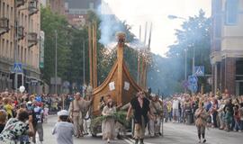 Spalvinga eisena nuskaidrino Jūros šventės nuotaiką