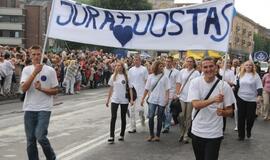 Spalvinga eisena nuskaidrino Jūros šventės nuotaiką