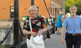 Juodojo vaiduoklio skulptūros atidengimas palydėtas šviesos, triukšmo ir dūmų žaismu