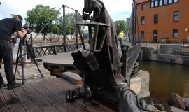 Juodasis vaiduoklis montuojamas prie tiltelio