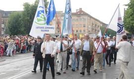 Spalvinga eisena nuskaidrino Jūros šventės nuotaiką