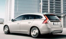 Švedai "Volvo" parodė naująjį universalą V60