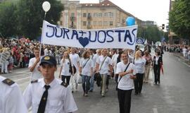 Spalvinga eisena nuskaidrino Jūros šventės nuotaiką