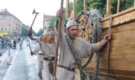 Spalvinga eisena nuskaidrino Jūros šventės nuotaiką