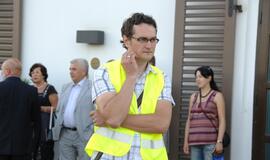 Juodojo vaiduoklio skulptūros atidengimas palydėtas šviesos, triukšmo ir dūmų žaismu