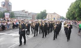 Spalvinga eisena nuskaidrino Jūros šventės nuotaiką