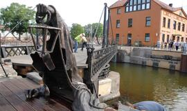 Juodasis vaiduoklis montuojamas prie tiltelio