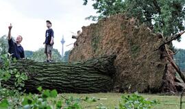 Vokietijoje galingi uraganai padarė didžiulę žalą, yra aukų