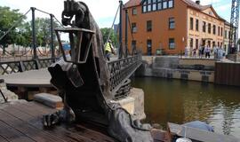 Juodasis vaiduoklis montuojamas prie tiltelio