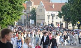 Spalvinga eisena nuskaidrino Jūros šventės nuotaiką