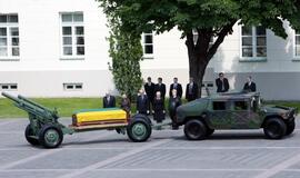 Prezidentas Algirdas Brazauskas išlydimas į Paskutinę kelionę