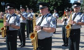 Šeštadienio rytą klaipėdiečius ir miesto svečius žadino pučiamųjų instrumentų orkestrų sambūrio “Orkestrų audros” dalyviai