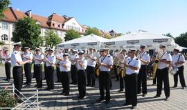 Šeštadienio rytą klaipėdiečius ir miesto svečius žadino pučiamųjų instrumentų orkestrų sambūrio “Orkestrų audros” dalyviai