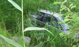 Avarijos: Žvyrkeliu lėkusi "Honda" atsidūrė griovyje