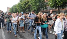 Spalvinga eisena nuskaidrino Jūros šventės nuotaiką