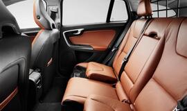 Švedai "Volvo" parodė naująjį universalą V60