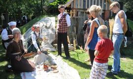 Dalia Grybauskaitė Klaipėdoje dalyvavo iškilmingoje žuvusiųjų jūroje pagerbimo ceremonijoje ir Etnografinėje pajūrio žvejo sodyboje surengtoje šventėje