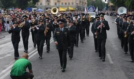 Spalvinga eisena nuskaidrino Jūros šventės nuotaiką