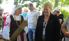 Dalia Grybauskaitė Klaipėdoje dalyvavo iškilmingoje žuvusiųjų jūroje pagerbimo ceremonijoje ir Etnografinėje pajūrio žvejo sodyboje surengtoje šventėje