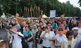 Spalvinga eisena nuskaidrino Jūros šventės nuotaiką