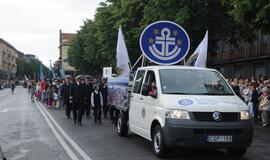 Spalvinga eisena nuskaidrino Jūros šventės nuotaiką