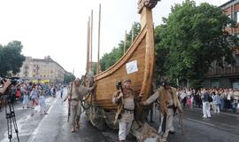 Spalvinga eisena nuskaidrino Jūros šventės nuotaiką