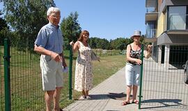 Policija ir politikas išsivežė tvorą