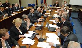 Politikams teks atsiskaityti, kur leido pinigus