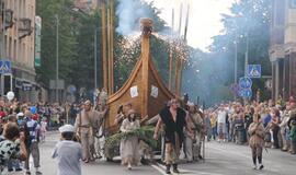 Spalvinga eisena nuskaidrino Jūros šventės nuotaiką