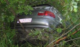 Žvyrkeliu lėkusi "Honda" atsidūrė upėje